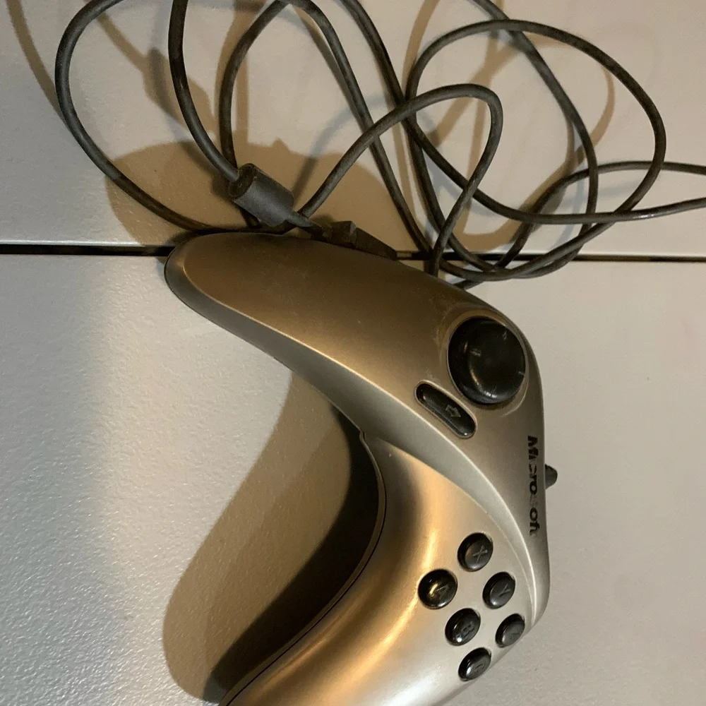Microsoft SideWinder Game Pad Pro - Gray